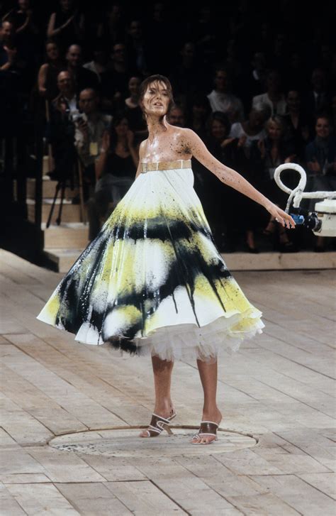 alexander mcqueen 90s fashion.